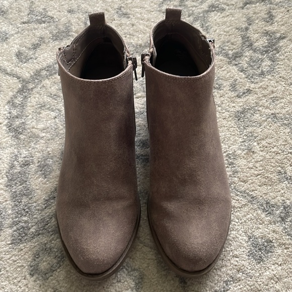 Woman’s Carlos Santana Booties - Picture 3 of 8